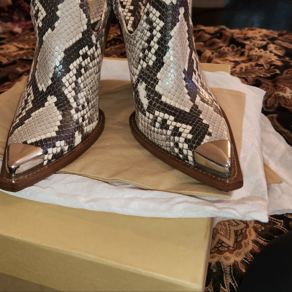 Michael Kors Python Snakeskin Boots US	   EU	     Inches6	     36.5	   8.87 - Picture 12 of 16